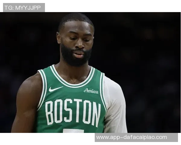 杰伦布朗首节狂砍19分3板2助2断三分火力全开助力球队领先 杰伦布朗首节狂砍19分3板2助2断三分火力全开助力球队领先