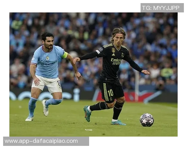 切玛盛赞基米希：拜仁的中场核心无处不在攻防兼备