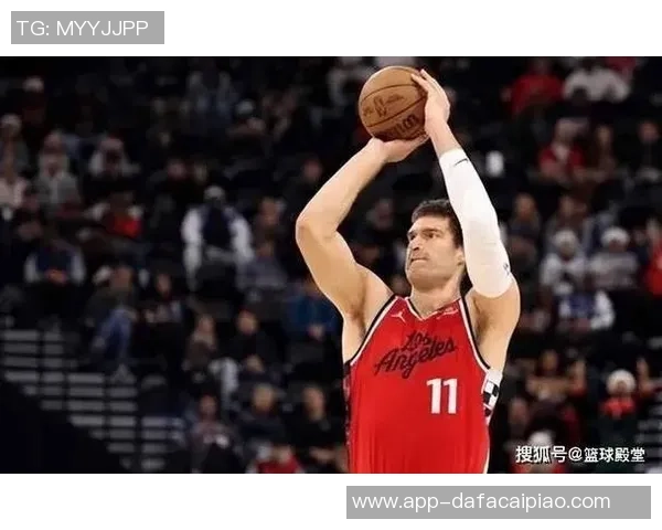 小卡称赞训练营表现出色年轻球员防守沟通能力显著提升